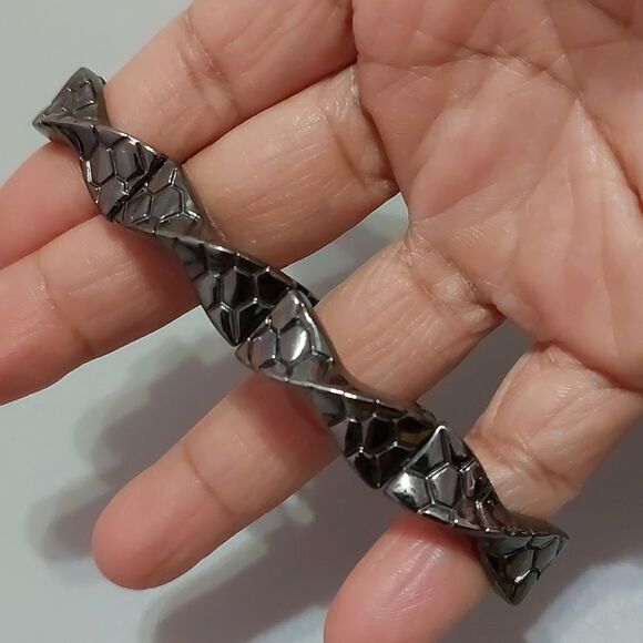 Lia Sophia Sync Swivel Hematite Tones Stretch Bracelet - Picture 2 of 5